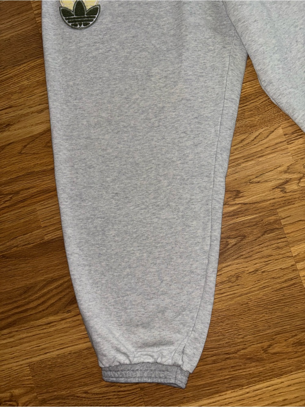 Adidas Cuffed Jogger Sweatpants Women’s Size XL Gray Multicolor Trefoil HA4367 - Picture 8 of 16